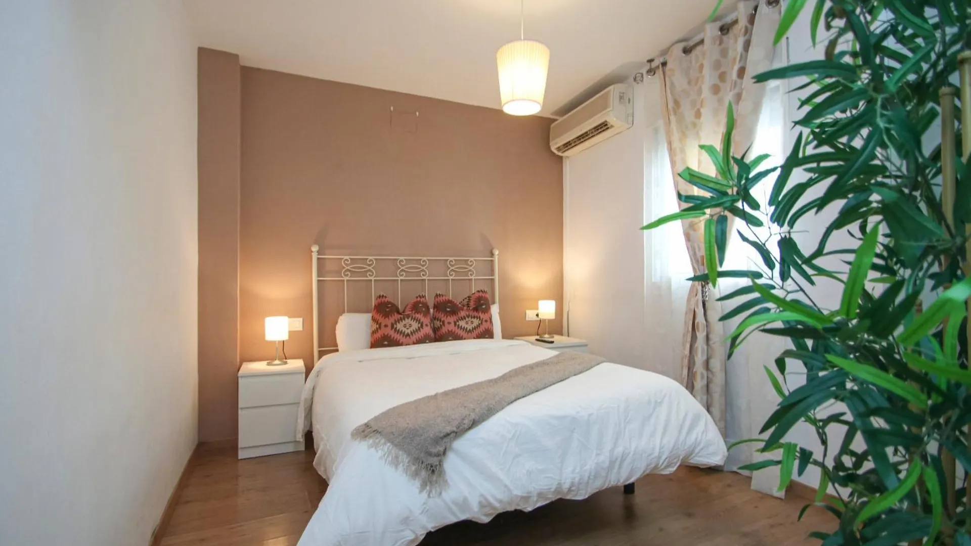 Spacious 2 Bedroom Apt In The Heart Of Triana إشبيلية شقة