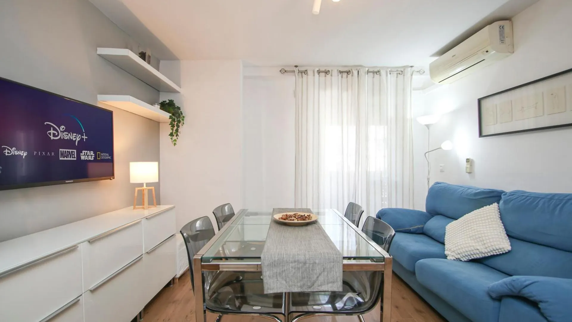 Spacious 2 Bedroom Apt In The Heart Of Triana إشبيلية 0*,